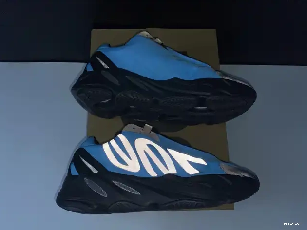'Bright Cyan' GZ3079 Boost Yeezy 700 ADIDAS MNVN 0702